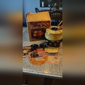 Regal Mardi Gras 1.5 Qt Electric Fondue Set Harvest Gold Vintage Rare
